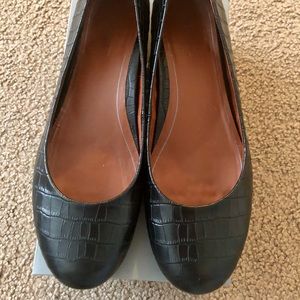 Beautiful Vionic Hannah Croc flats